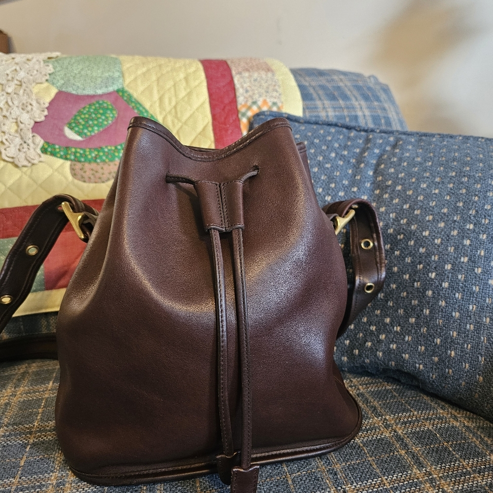 Vintage Coach Lula's Legacy 9952 Mahogany